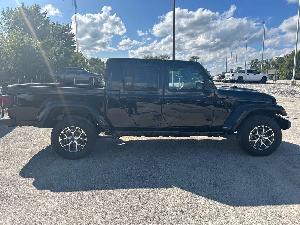 new 2025 Jeep Gladiator car, priced at $43,195