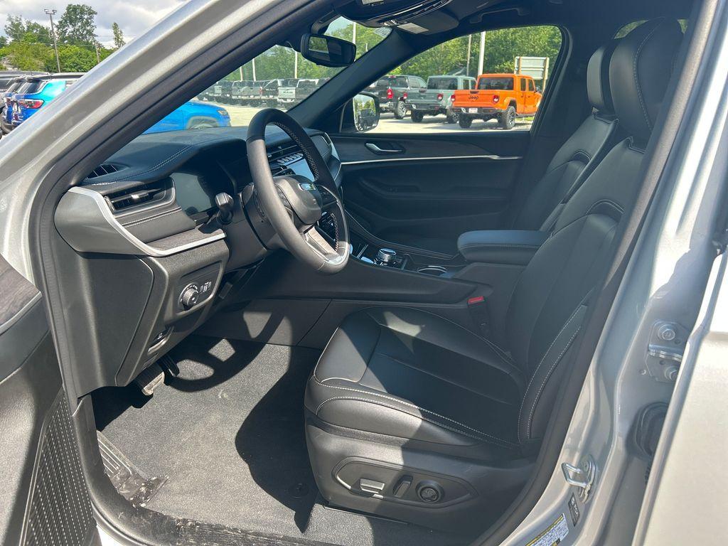 new 2024 Jeep Grand Cherokee L car, priced at $42,316