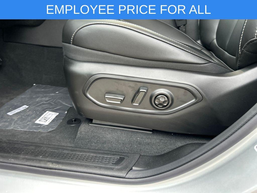new 2025 Jeep Grand Cherokee L car, priced at $45,217