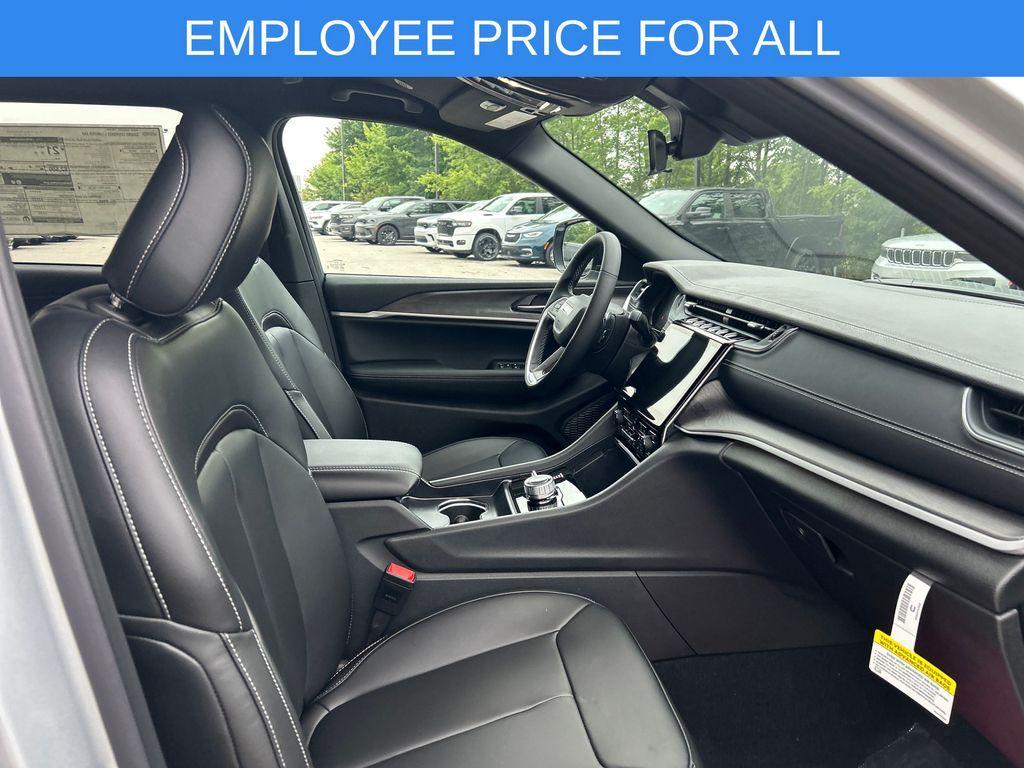 new 2025 Jeep Grand Cherokee L car, priced at $45,217