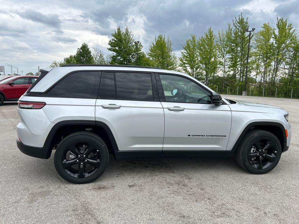 new 2024 Jeep Grand Cherokee car, priced at $39,244