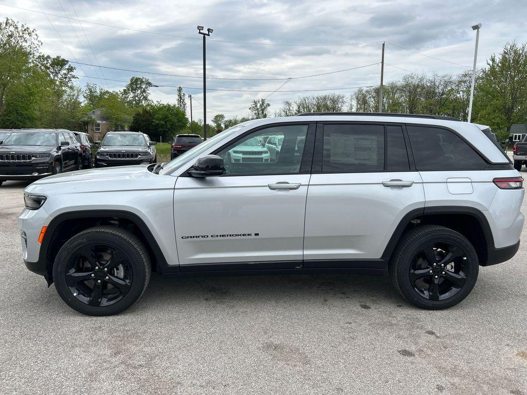 new 2024 Jeep Grand Cherokee car, priced at $39,244