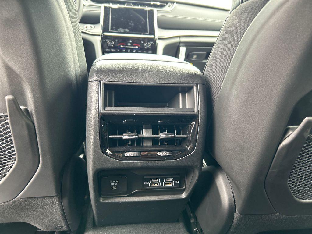 new 2024 Jeep Grand Cherokee car, priced at $39,244
