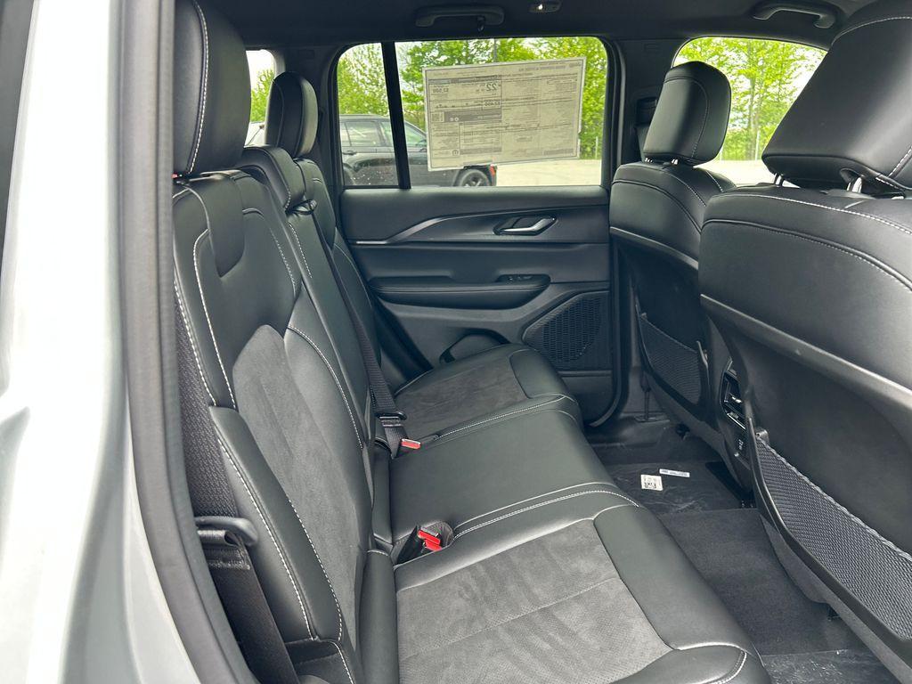 new 2024 Jeep Grand Cherokee car, priced at $39,244