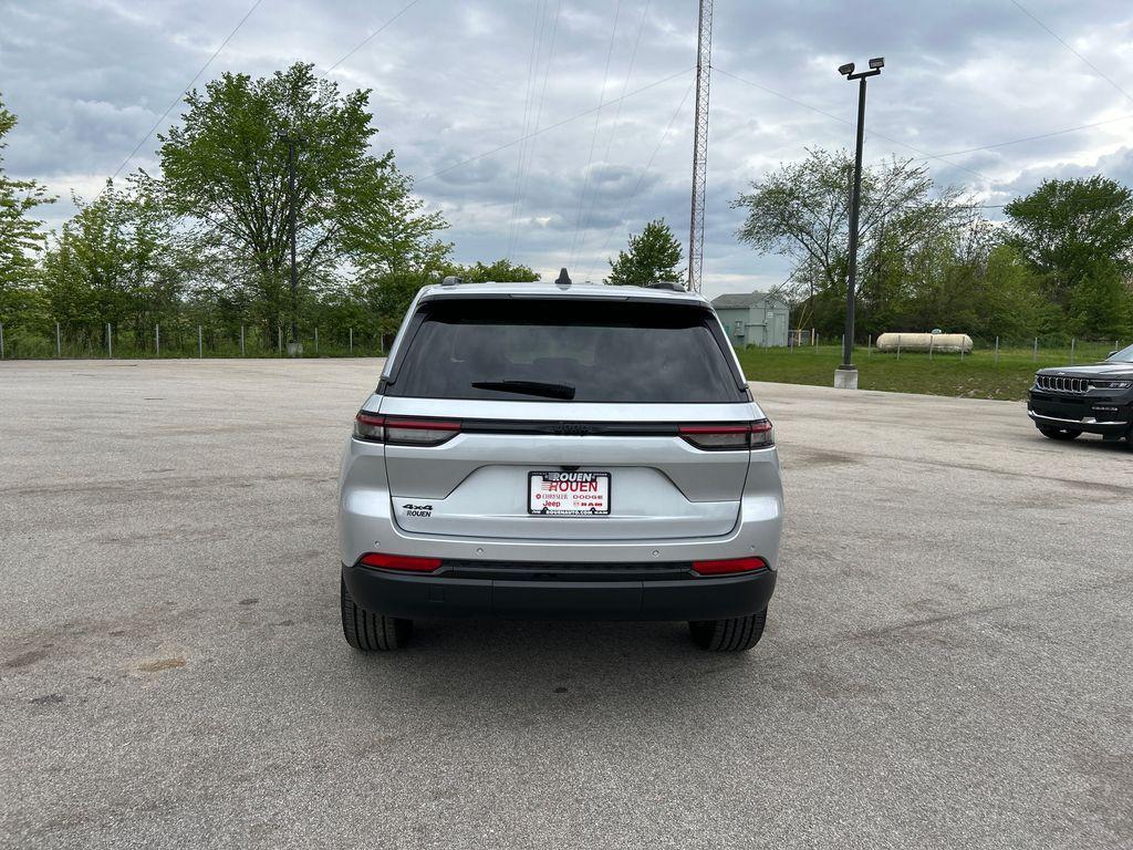 new 2024 Jeep Grand Cherokee car, priced at $39,244