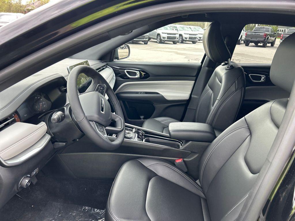 new 2025 Jeep Compass car, priced at $31,013