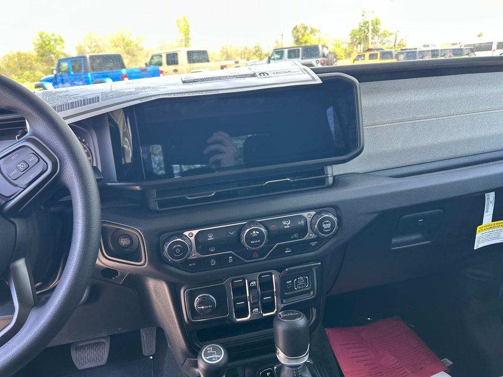 new 2025 Jeep Gladiator car, priced at $41,070