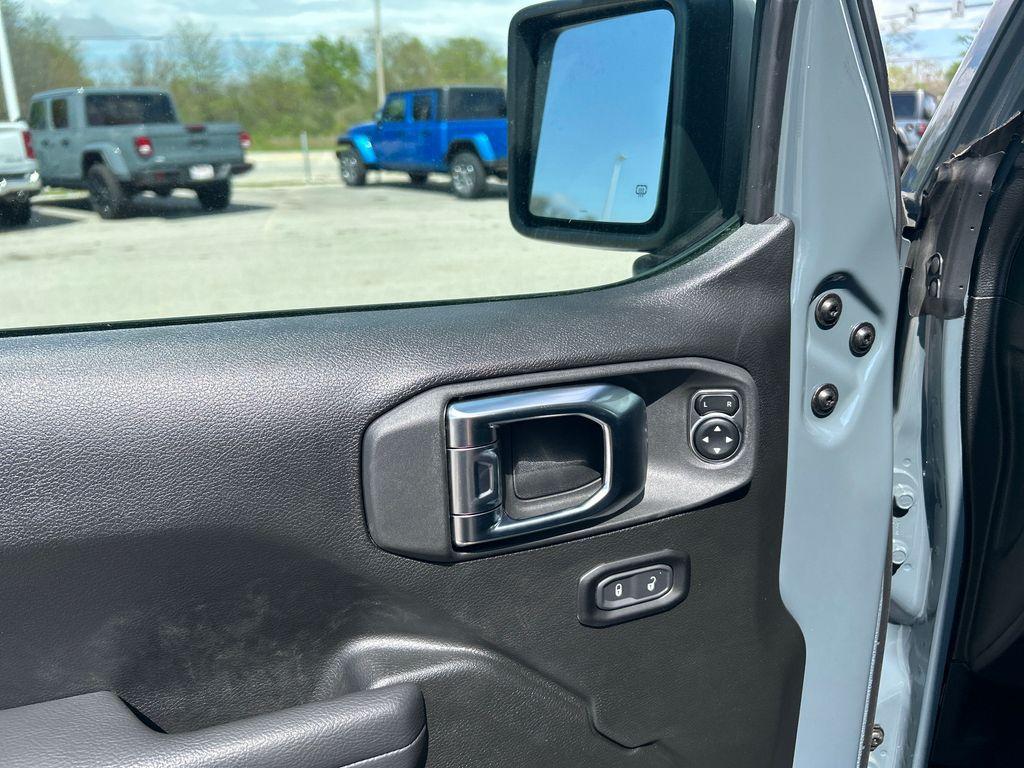 new 2025 Jeep Gladiator car, priced at $41,070