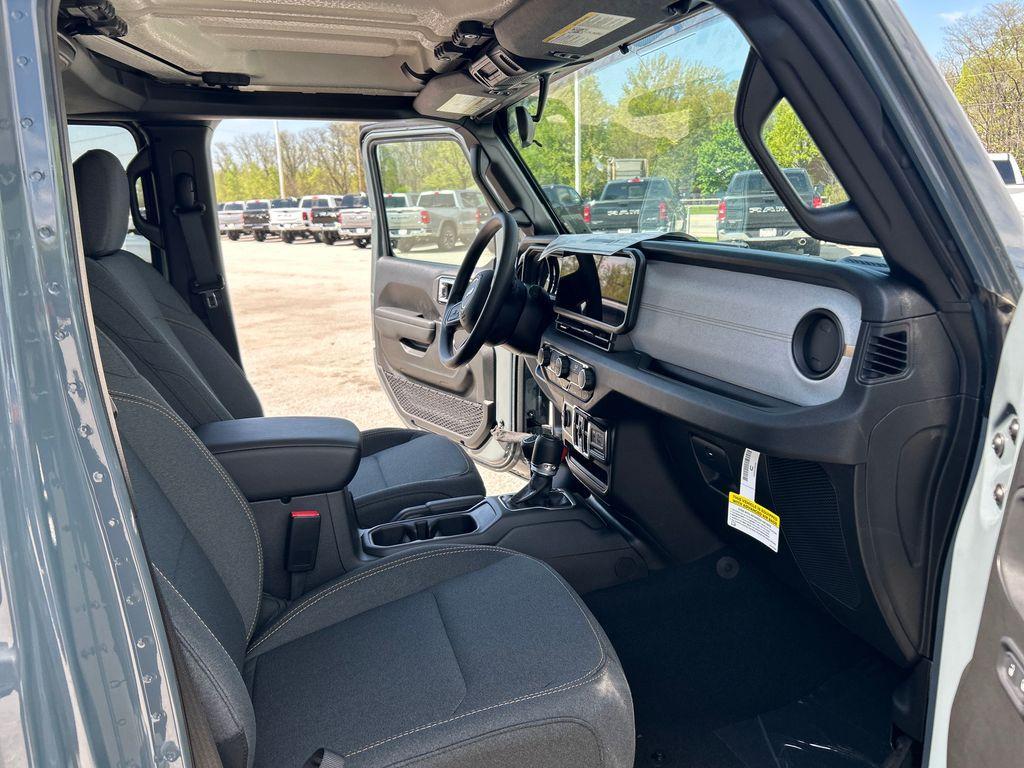 new 2025 Jeep Gladiator car, priced at $41,070