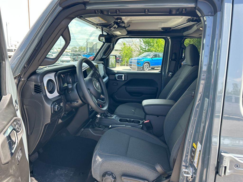 new 2025 Jeep Gladiator car, priced at $41,070