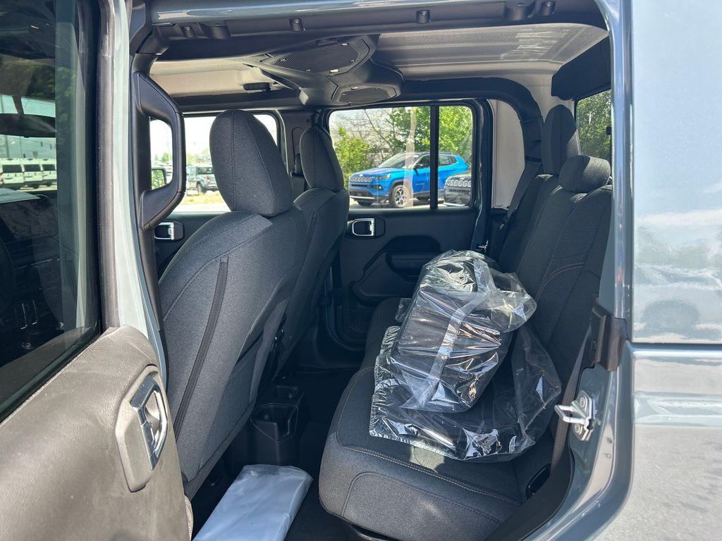 new 2025 Jeep Gladiator car, priced at $41,070