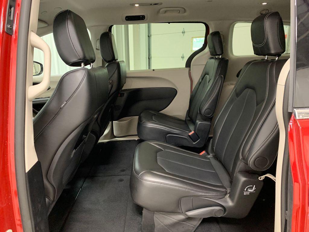 used 2024 Chrysler Pacifica car, priced at $33,598