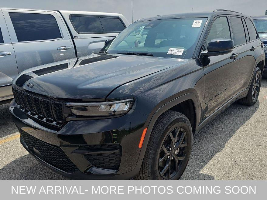 used 2024 Jeep Grand Cherokee car, priced at $36,897