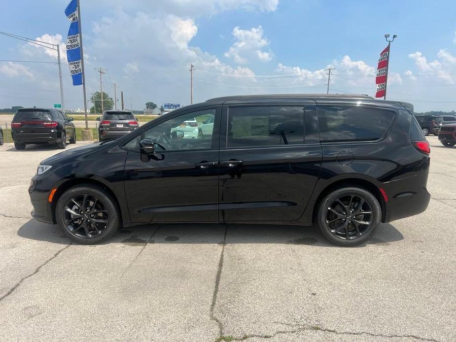 new 2024 Chrysler Pacifica car, priced at $46,862