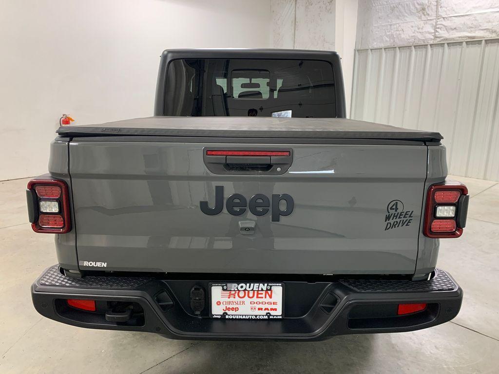 used 2021 Jeep Gladiator car, priced at $32,174