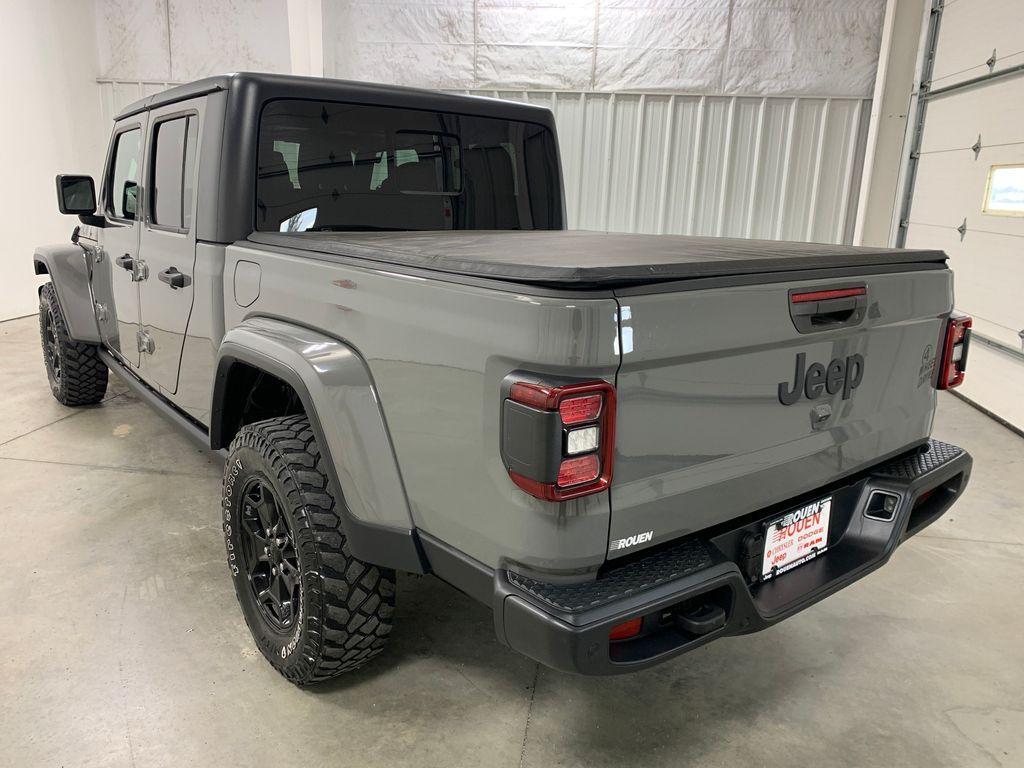 used 2021 Jeep Gladiator car, priced at $32,174