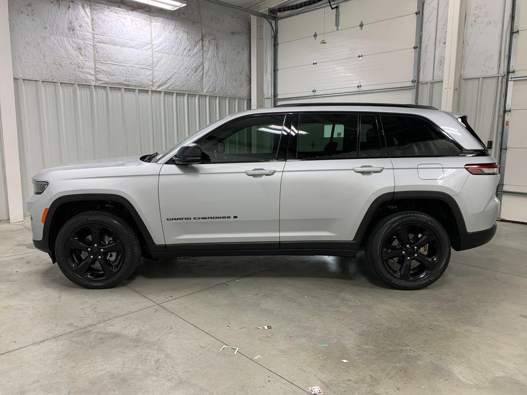 used 2022 Jeep Grand Cherokee car, priced at $29,994