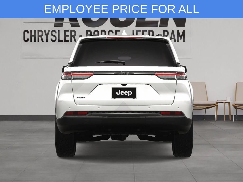 new 2025 Jeep Grand Cherokee car, priced at $42,995