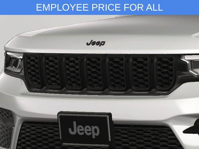new 2025 Jeep Grand Cherokee car, priced at $42,995