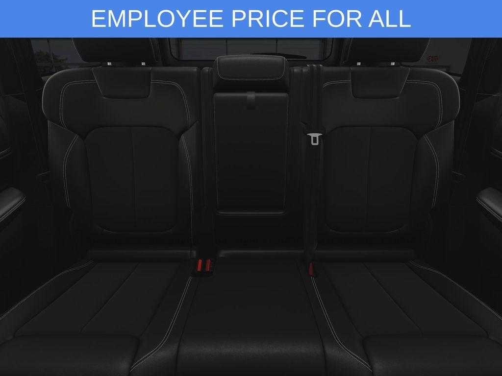 new 2025 Jeep Grand Cherokee car, priced at $42,995