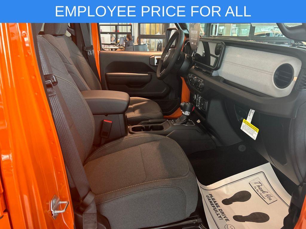 new 2025 Jeep Wrangler car, priced at $46,558