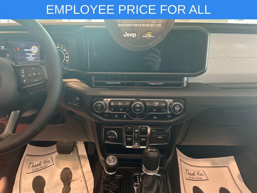 new 2025 Jeep Wrangler car, priced at $46,558