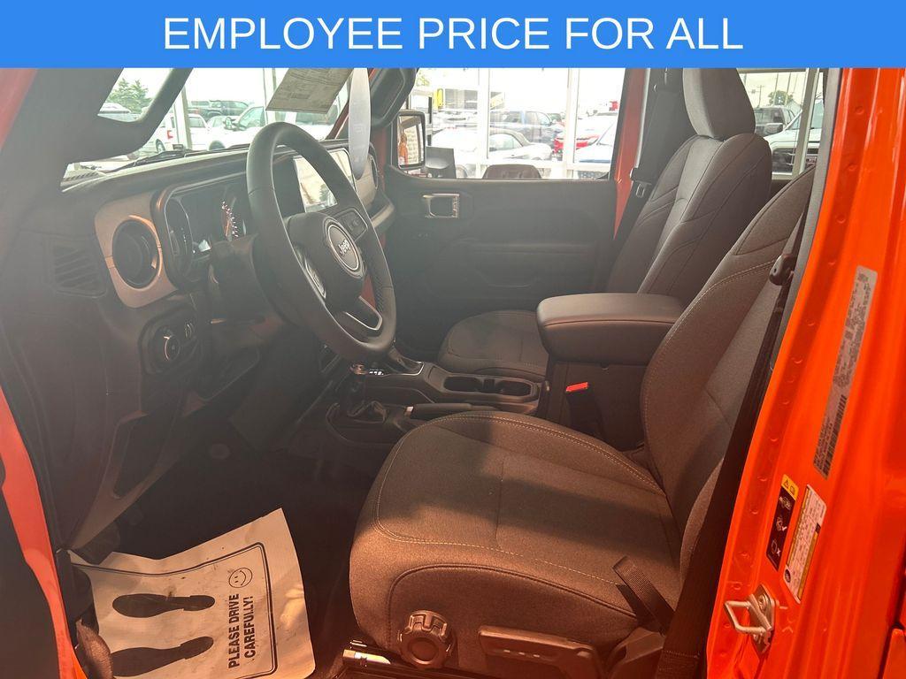 new 2025 Jeep Wrangler car, priced at $46,558