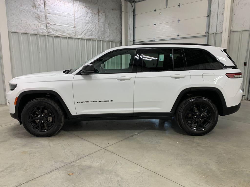 used 2024 Jeep Grand Cherokee car, priced at $38,545