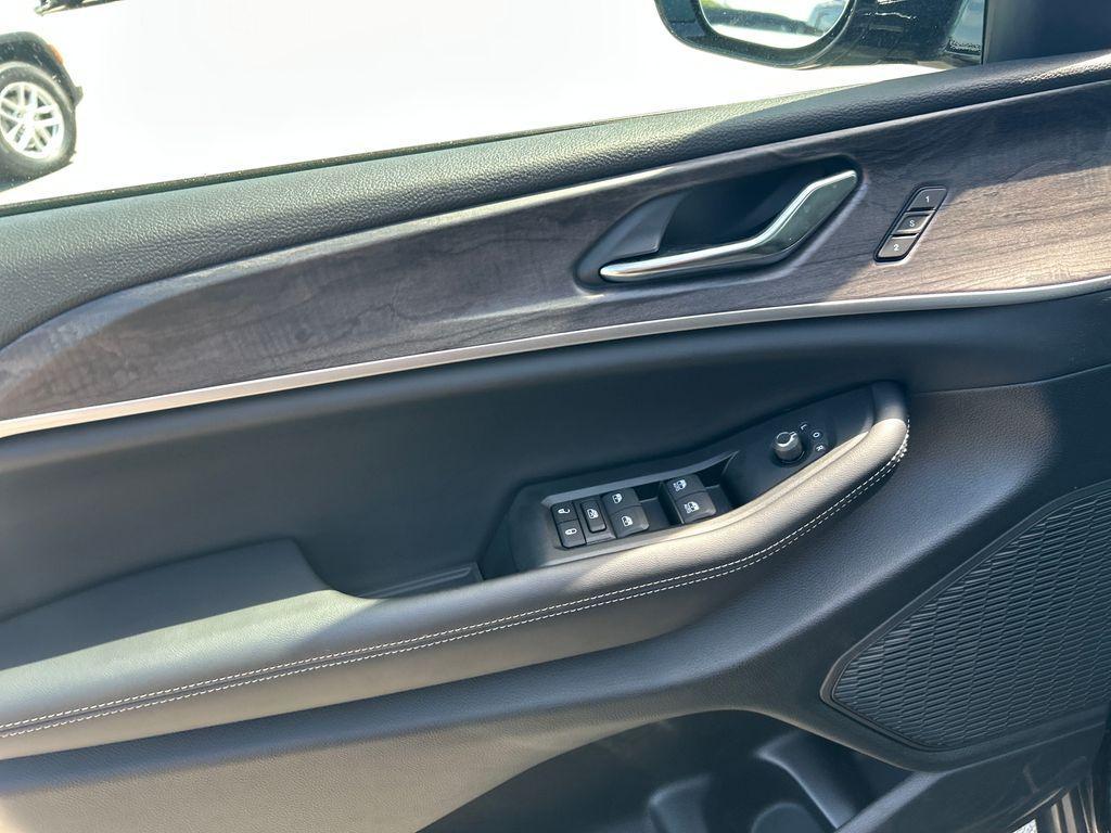 new 2024 Jeep Grand Cherokee L car, priced at $42,316