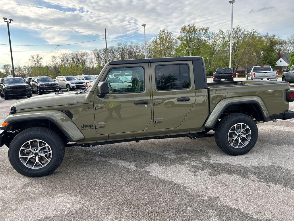 new 2025 Jeep Gladiator car, priced at $42,695