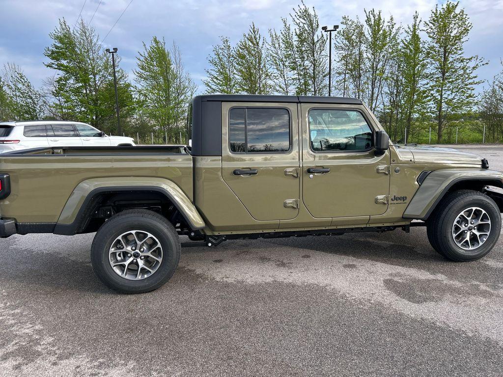 new 2025 Jeep Gladiator car, priced at $42,695