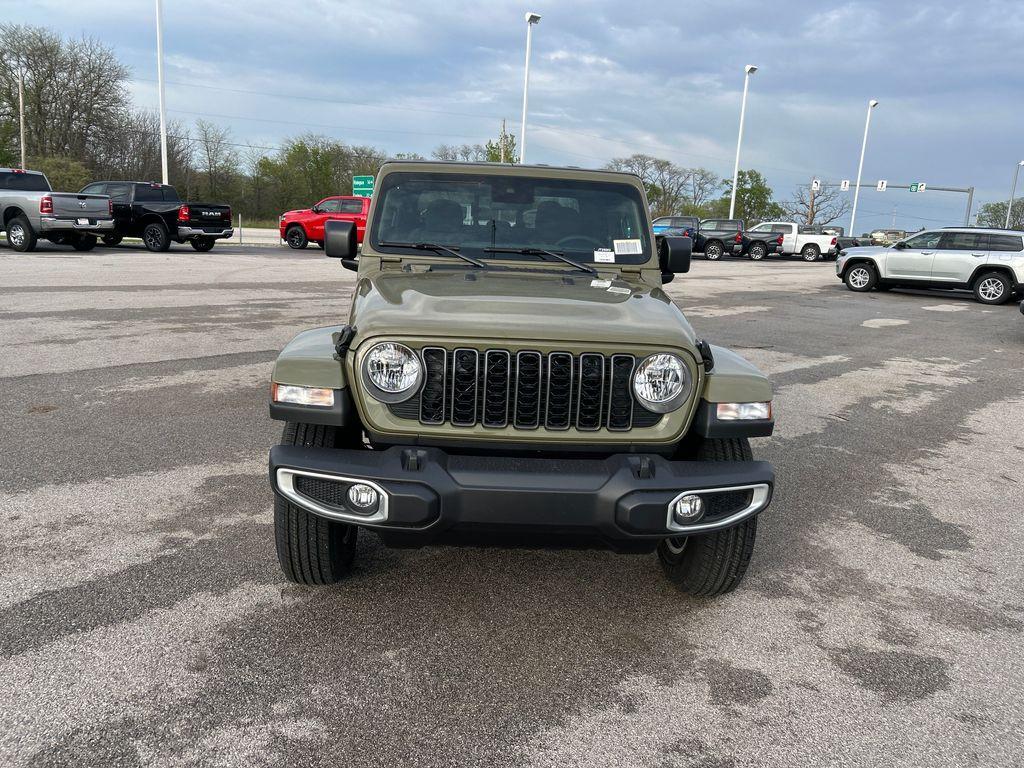 new 2025 Jeep Gladiator car, priced at $42,695