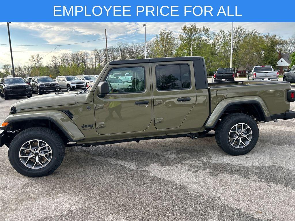 new 2025 Jeep Gladiator car, priced at $45,572