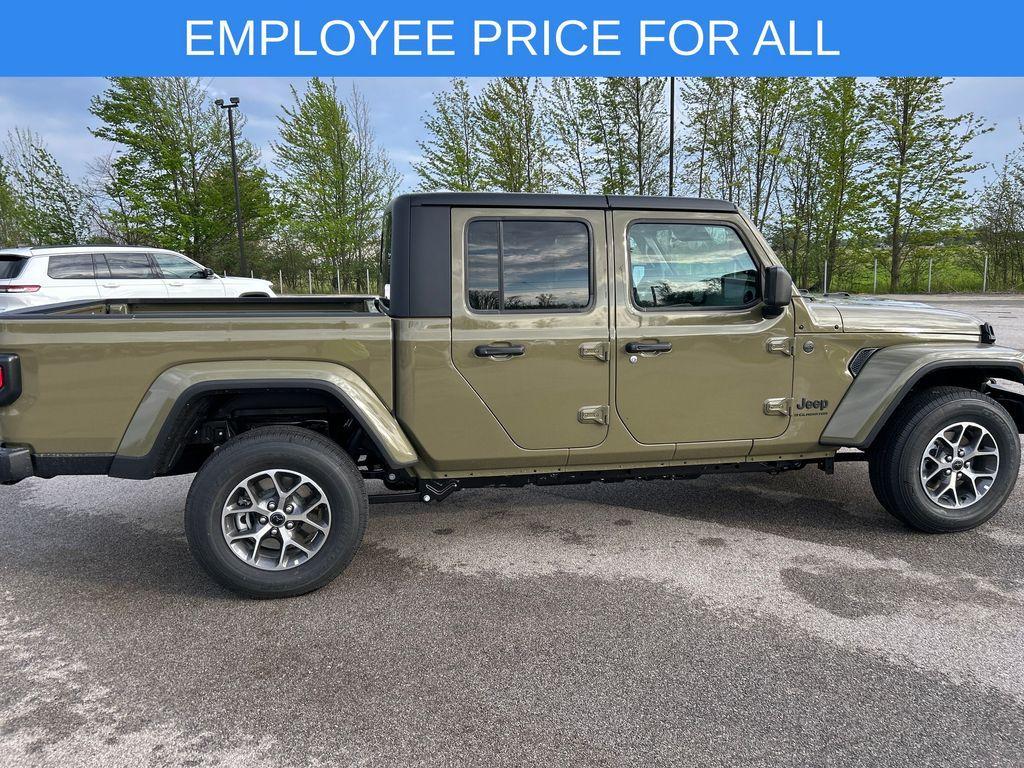 new 2025 Jeep Gladiator car, priced at $45,572
