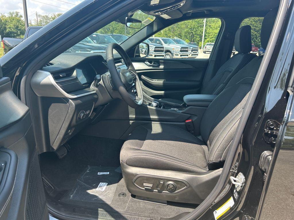 new 2025 Jeep Grand Cherokee L car, priced at $40,464