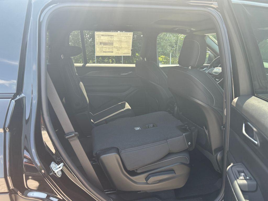 new 2025 Jeep Grand Cherokee L car, priced at $40,464