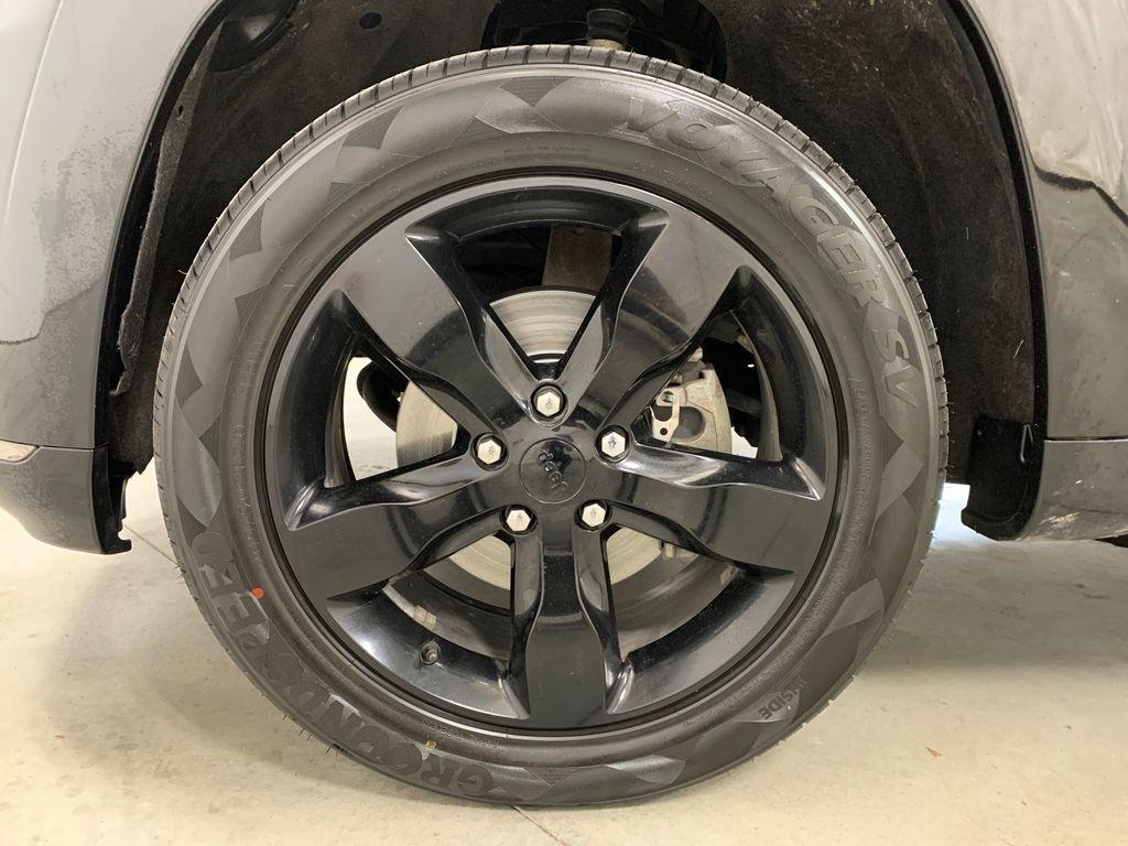 used 2016 Jeep Grand Cherokee car, priced at $14,874