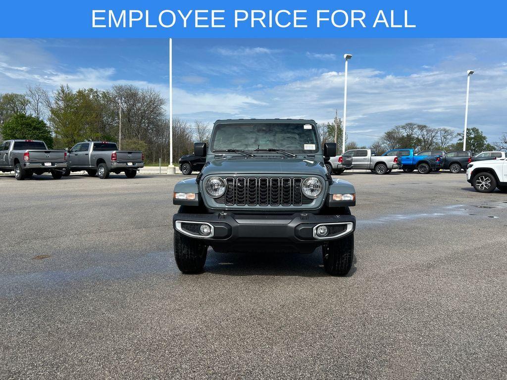new 2025 Jeep Gladiator car, priced at $45,572