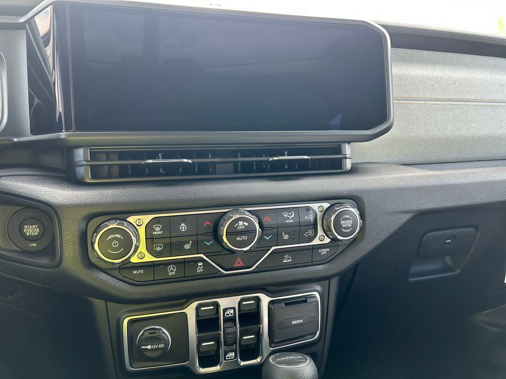 new 2025 Jeep Gladiator car, priced at $42,695