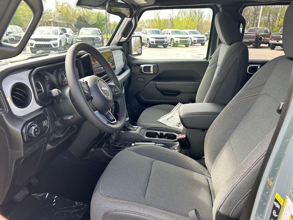 new 2025 Jeep Gladiator car, priced at $42,695