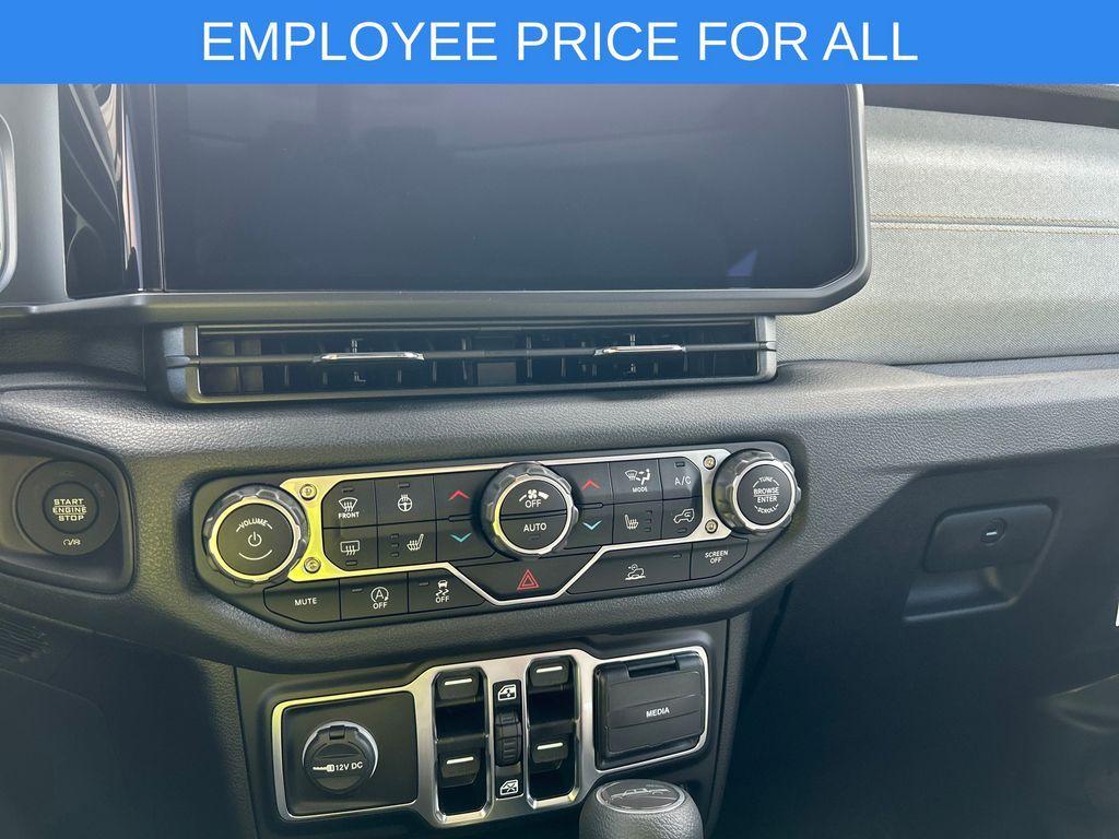 new 2025 Jeep Gladiator car, priced at $45,572