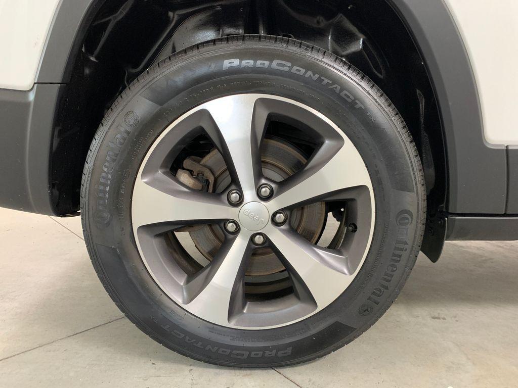 used 2022 Jeep Cherokee car, priced at $28,494