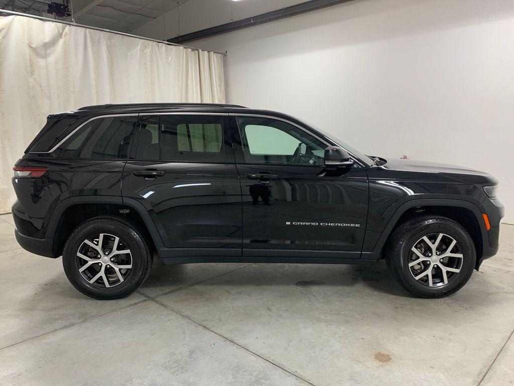 used 2024 Jeep Grand Cherokee car, priced at $40,988
