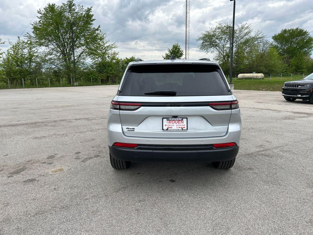 new 2024 Jeep Grand Cherokee car, priced at $40,503
