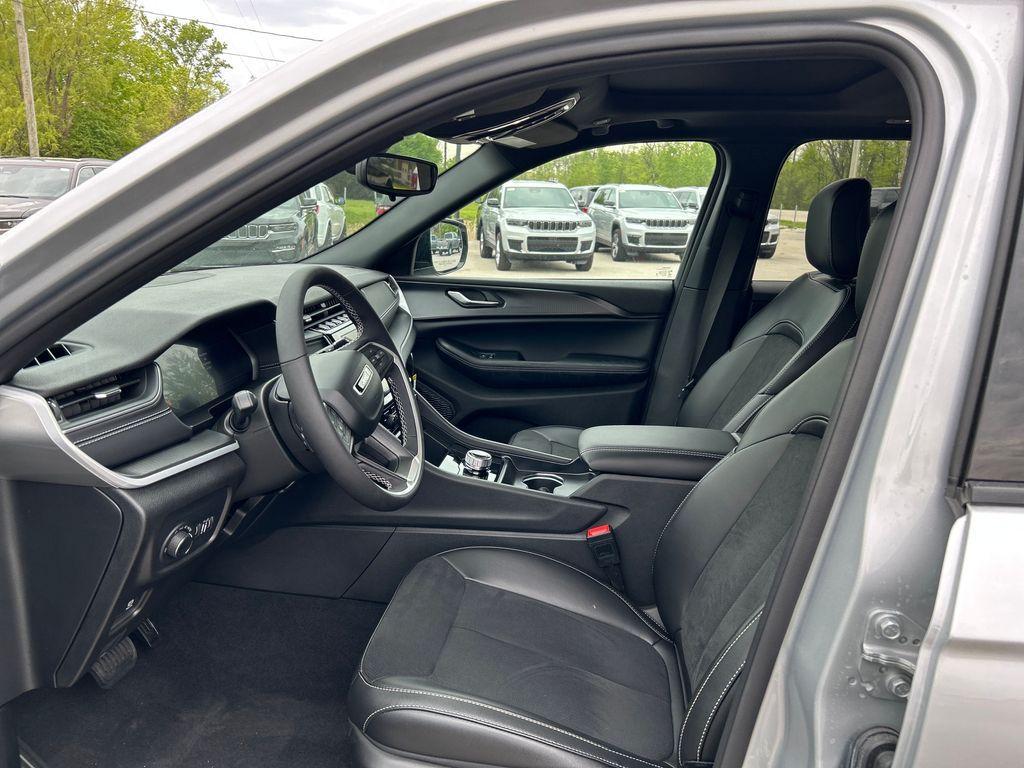 new 2024 Jeep Grand Cherokee car, priced at $40,503