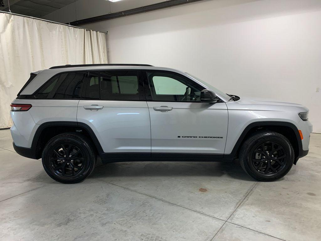 used 2024 Jeep Grand Cherokee car, priced at $38,439