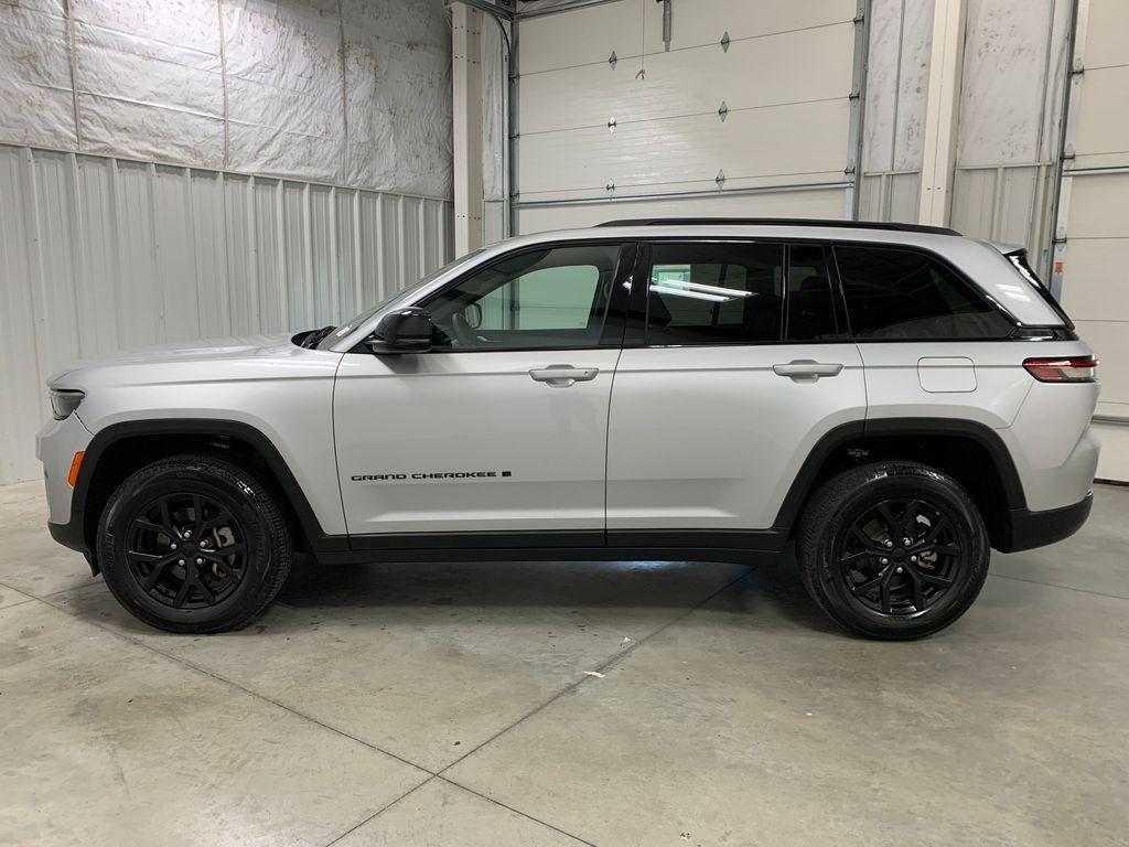 used 2024 Jeep Grand Cherokee car, priced at $38,439