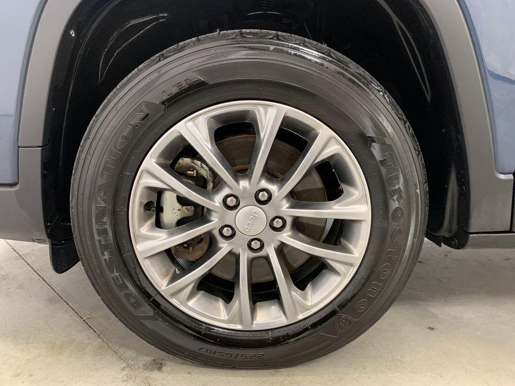 used 2021 Jeep Cherokee car, priced at $18,464