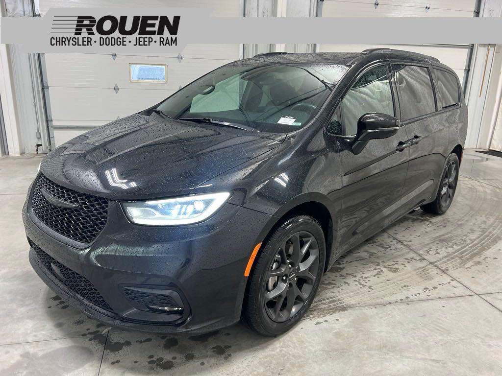 used 2021 Chrysler Pacifica car, priced at $28,919