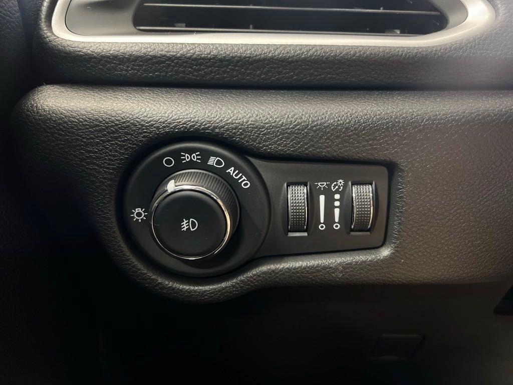 used 2021 Chrysler Pacifica car, priced at $28,919